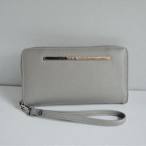 STEVE MADDEN — SILVER, GRAY WALLET WRISTLET